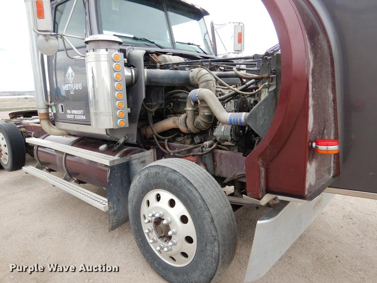 image for item DG5769 2004 Western Star 4900FA semi truck