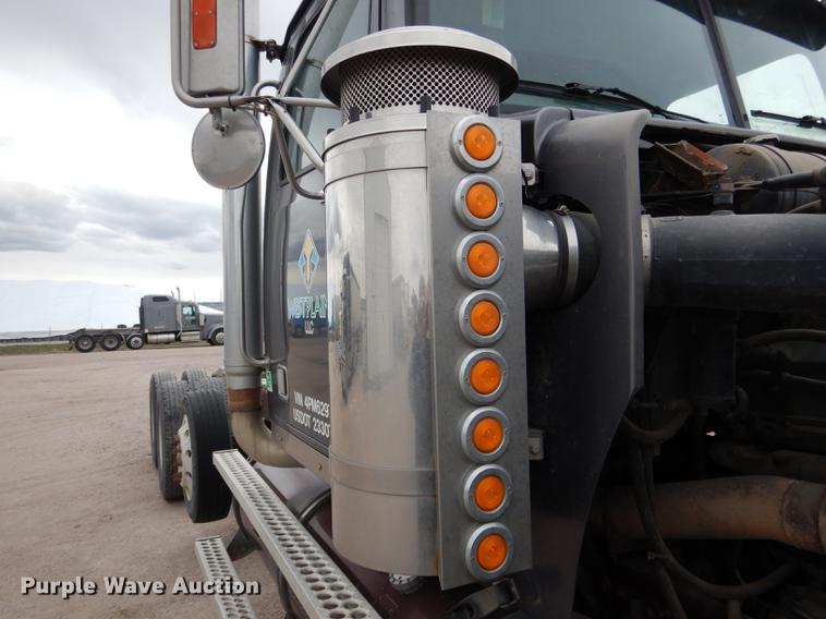 image for item DG5769 2004 Western Star 4900FA semi truck
