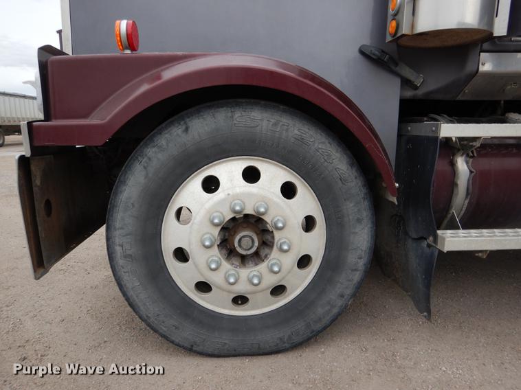 image for item DG5769 2004 Western Star 4900FA semi truck