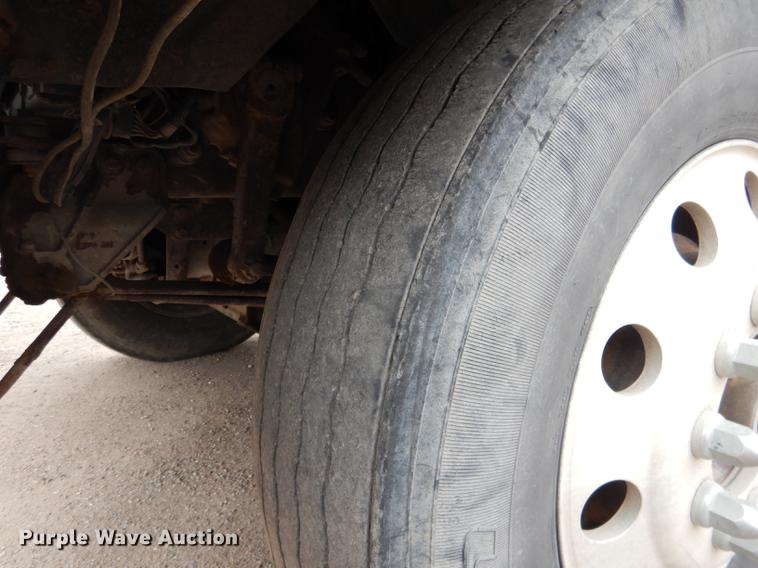 image for item DG5769 2004 Western Star 4900FA semi truck