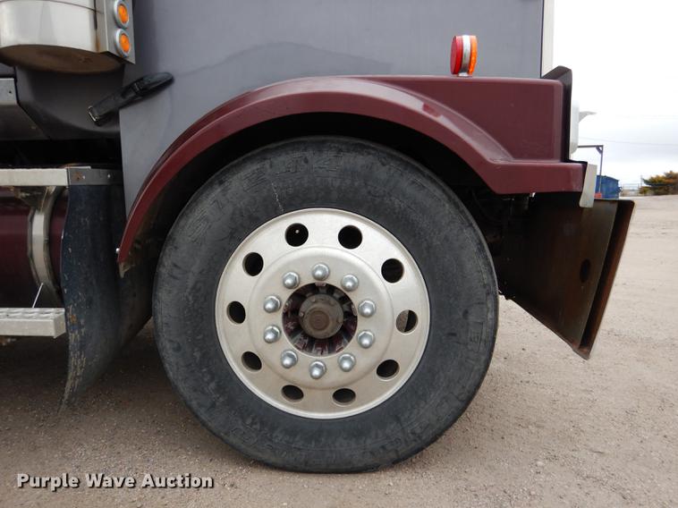 image for item DG5769 2004 Western Star 4900FA semi truck