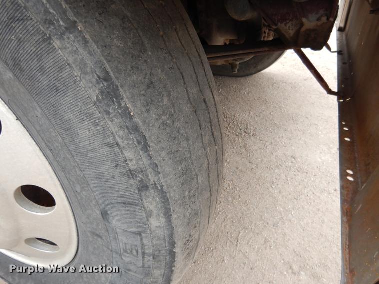 image for item DG5769 2004 Western Star 4900FA semi truck