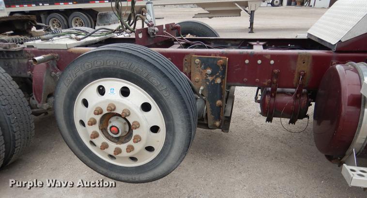 image for item DG5769 2004 Western Star 4900FA semi truck