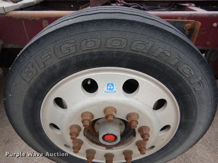 image for item DG5769 2004 Western Star 4900FA semi truck