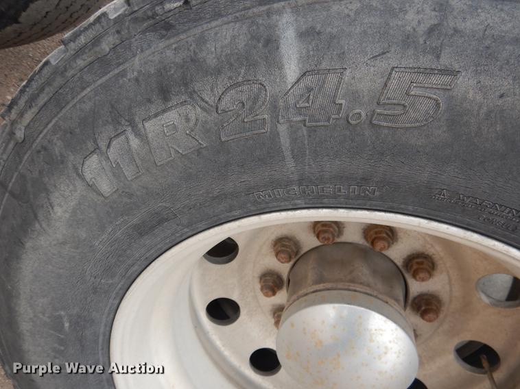 image for item DG5769 2004 Western Star 4900FA semi truck