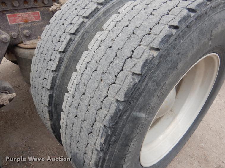 image for item DG5769 2004 Western Star 4900FA semi truck