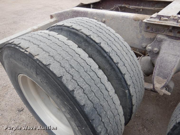 image for item DG5769 2004 Western Star 4900FA semi truck