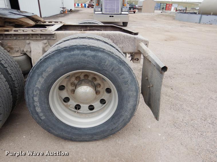 image for item DG5769 2004 Western Star 4900FA semi truck