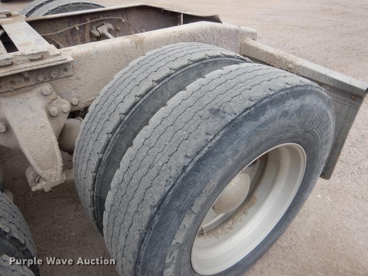 image for item DG5769 2004 Western Star 4900FA semi truck