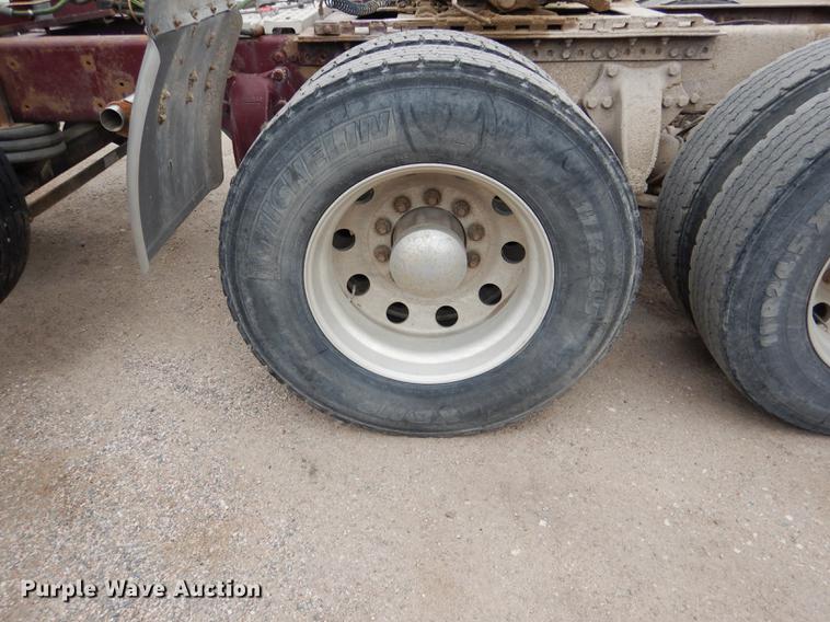 image for item DG5769 2004 Western Star 4900FA semi truck