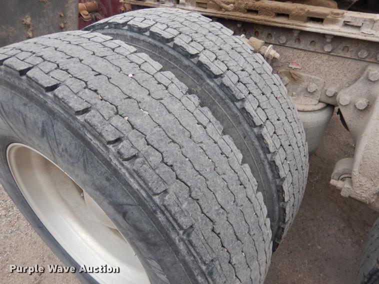 image for item DG5769 2004 Western Star 4900FA semi truck