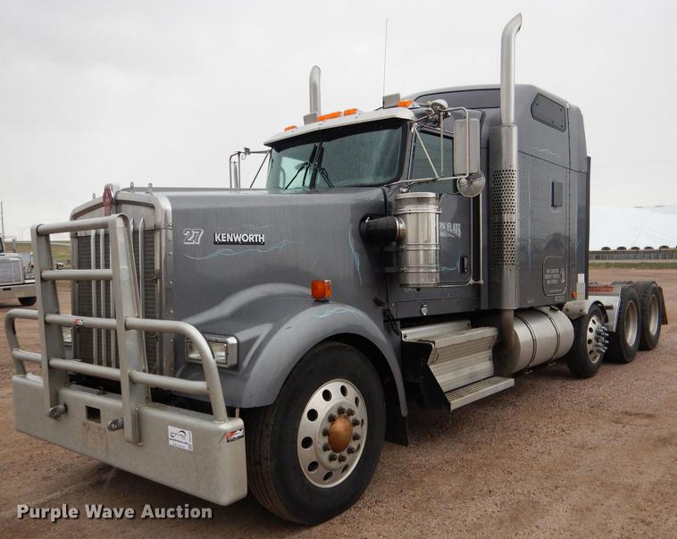 image for item DG5770 2007 Kenworth W900 semi truck