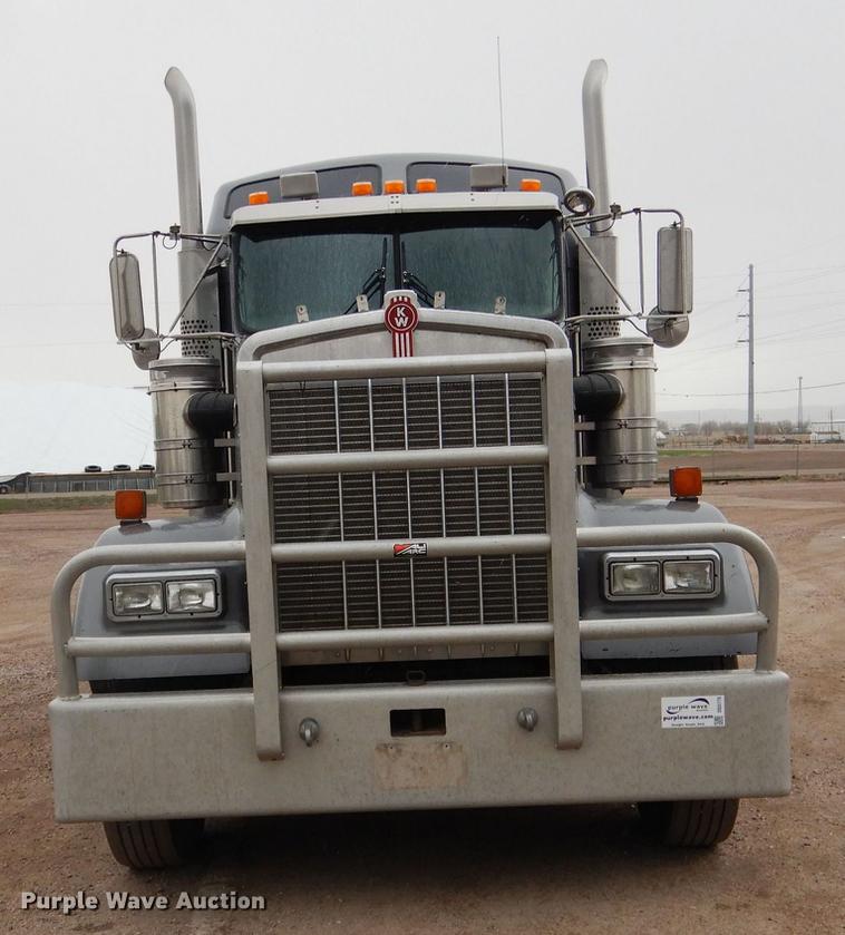 image for item DG5770 2007 Kenworth W900 semi truck