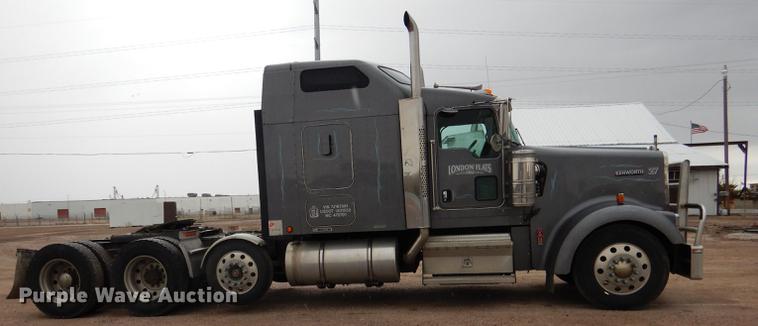image for item DG5770 2007 Kenworth W900 semi truck