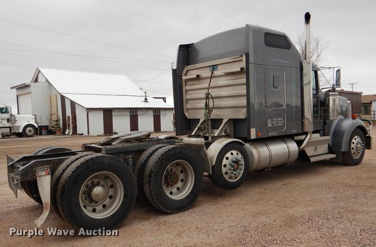 image for item DG5770 2007 Kenworth W900 semi truck