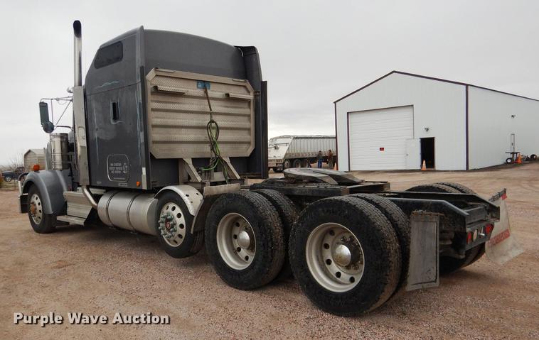 image for item DG5770 2007 Kenworth W900 semi truck