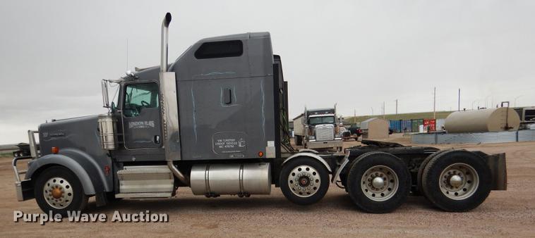 image for item DG5770 2007 Kenworth W900 semi truck