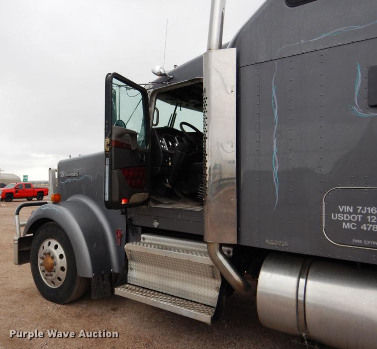 image for item DG5770 2007 Kenworth W900 semi truck