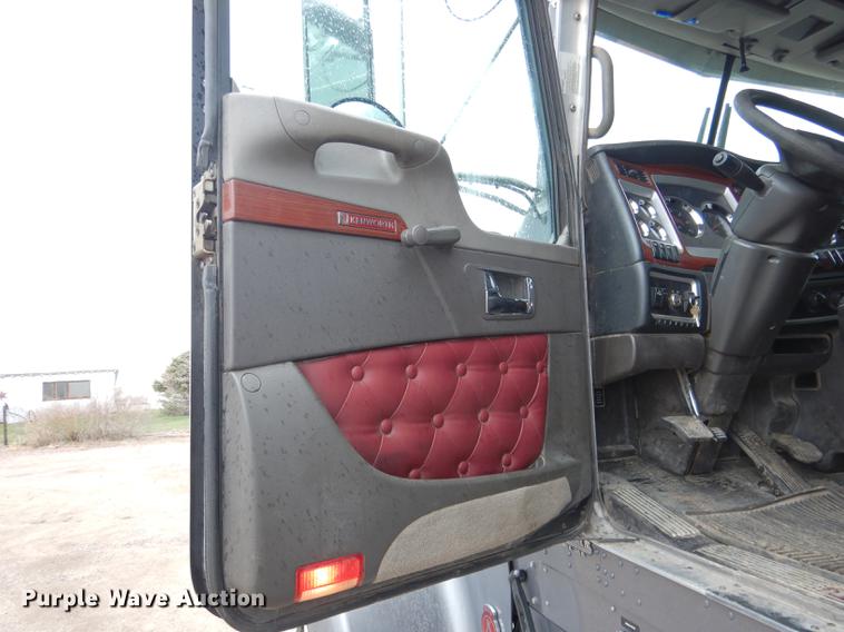 image for item DG5770 2007 Kenworth W900 semi truck