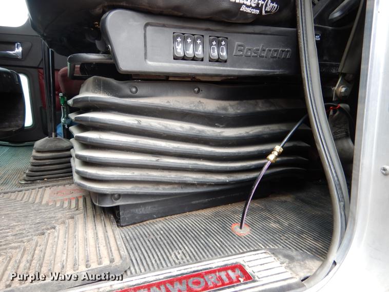 image for item DG5770 2007 Kenworth W900 semi truck