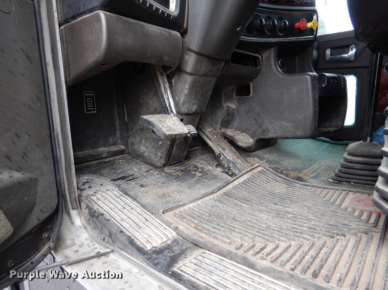 image for item DG5770 2007 Kenworth W900 semi truck