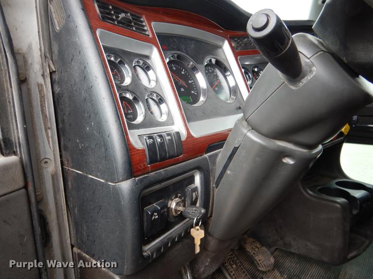 image for item DG5770 2007 Kenworth W900 semi truck