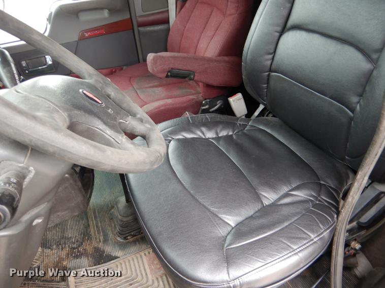 image for item DG5770 2007 Kenworth W900 semi truck