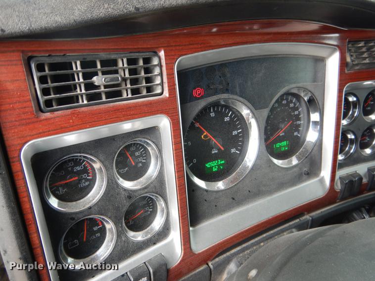 image for item DG5770 2007 Kenworth W900 semi truck