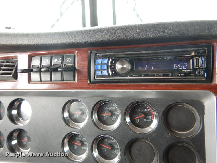 image for item DG5770 2007 Kenworth W900 semi truck