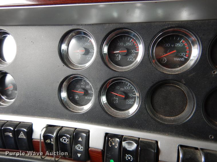 image for item DG5770 2007 Kenworth W900 semi truck