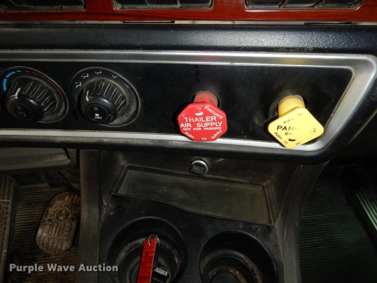 image for item DG5770 2007 Kenworth W900 semi truck