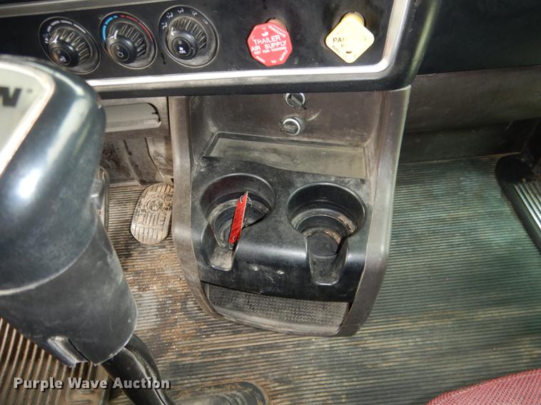 image for item DG5770 2007 Kenworth W900 semi truck