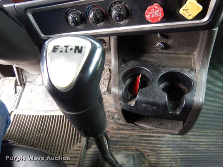 image for item DG5770 2007 Kenworth W900 semi truck