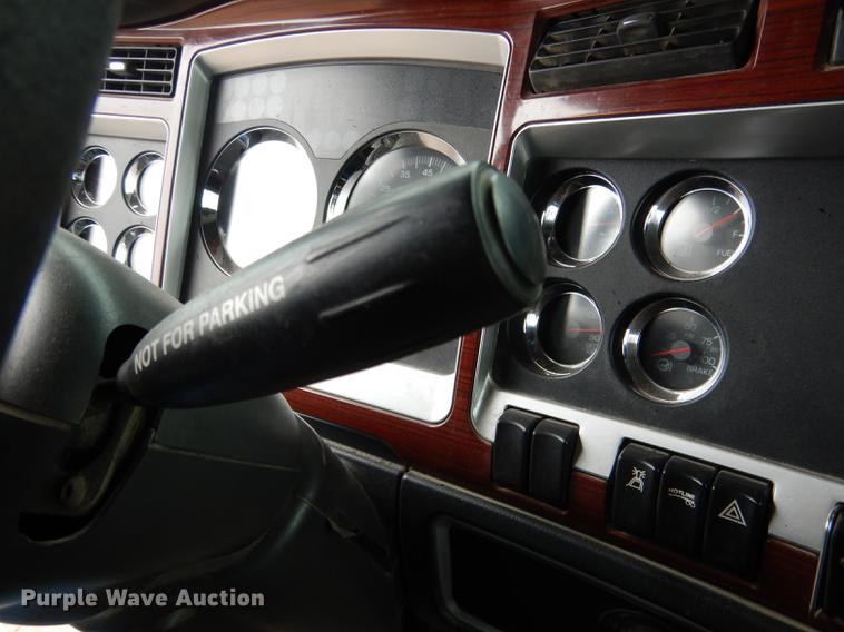 image for item DG5770 2007 Kenworth W900 semi truck