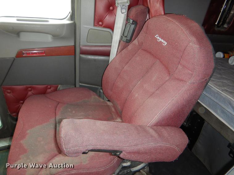 image for item DG5770 2007 Kenworth W900 semi truck