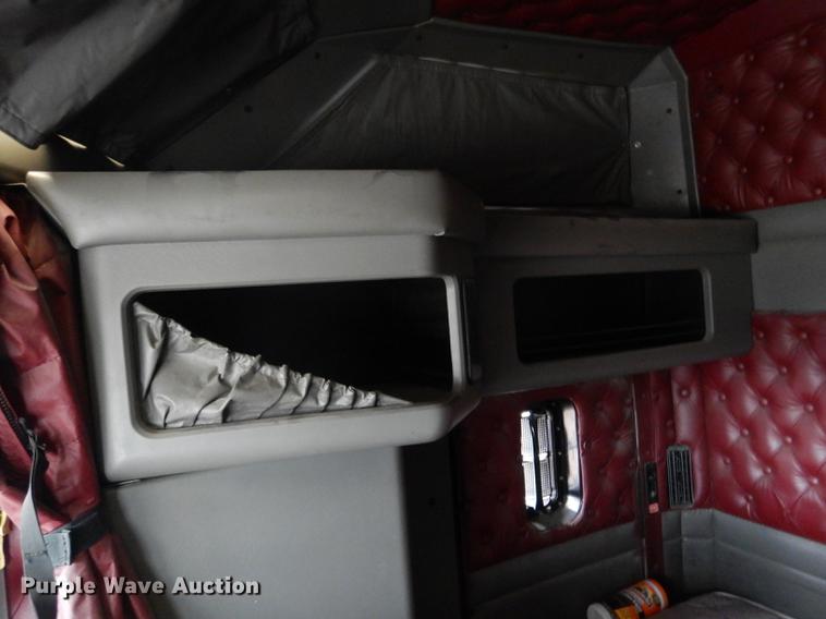 image for item DG5770 2007 Kenworth W900 semi truck