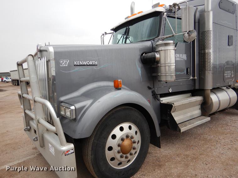 image for item DG5770 2007 Kenworth W900 semi truck