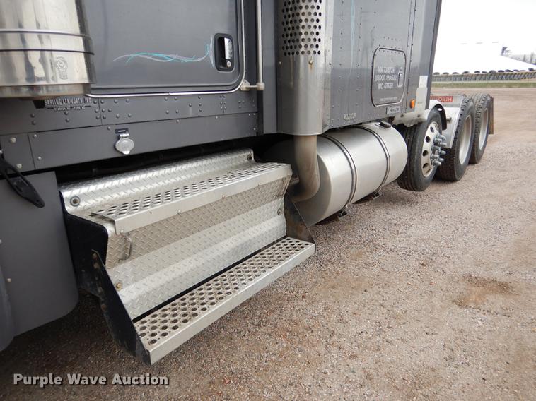 image for item DG5770 2007 Kenworth W900 semi truck