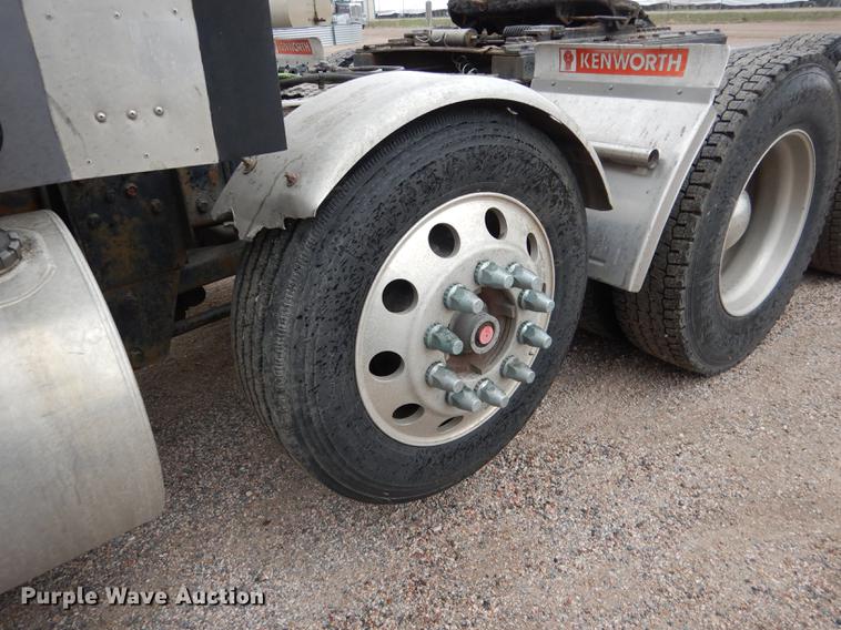 image for item DG5770 2007 Kenworth W900 semi truck