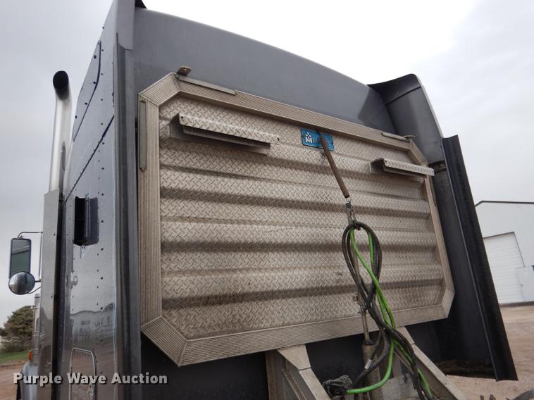 image for item DG5770 2007 Kenworth W900 semi truck