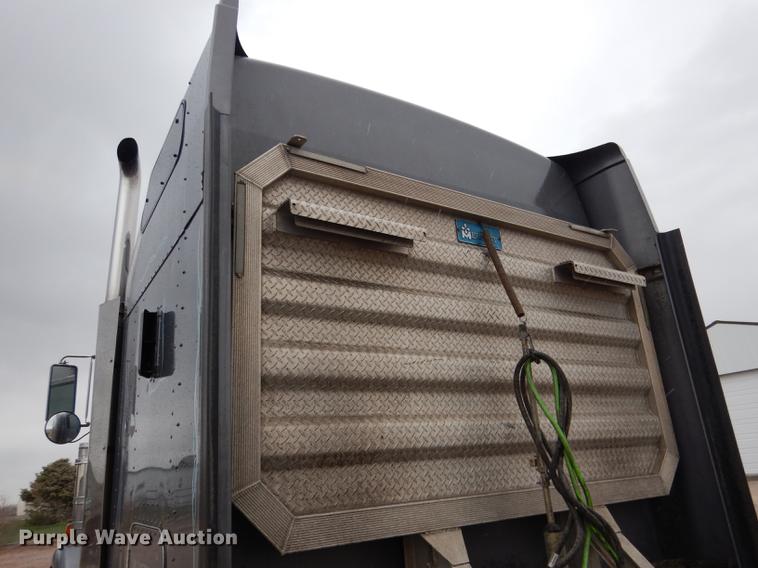 image for item DG5770 2007 Kenworth W900 semi truck