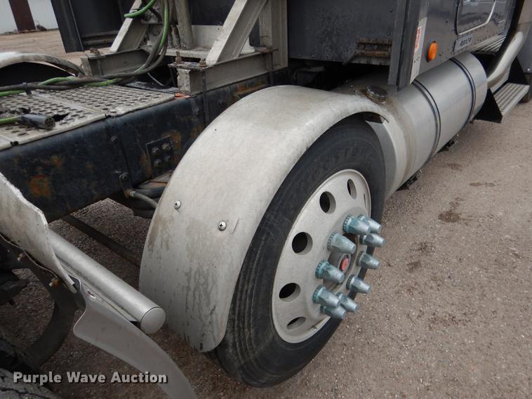 image for item DG5770 2007 Kenworth W900 semi truck