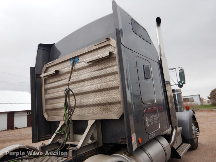 image for item DG5770 2007 Kenworth W900 semi truck