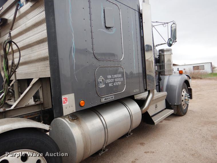 image for item DG5770 2007 Kenworth W900 semi truck