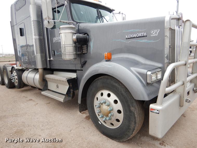 image for item DG5770 2007 Kenworth W900 semi truck