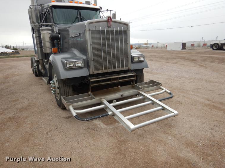 image for item DG5770 2007 Kenworth W900 semi truck
