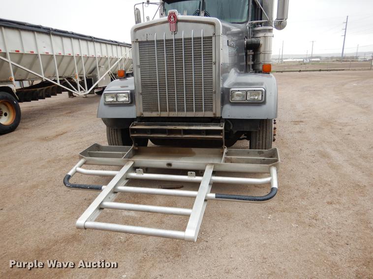 image for item DG5770 2007 Kenworth W900 semi truck