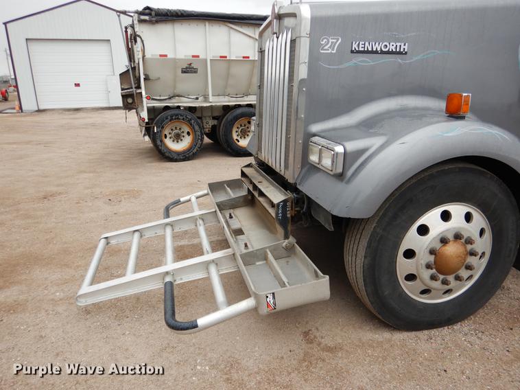 image for item DG5770 2007 Kenworth W900 semi truck