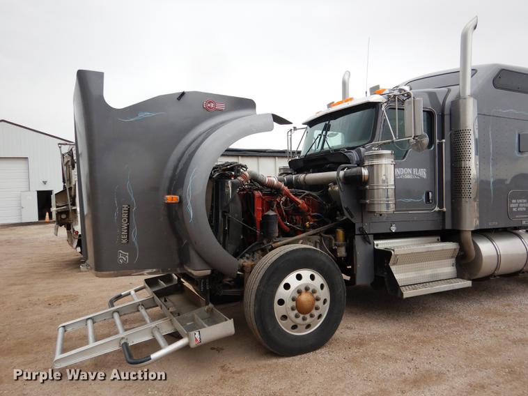 image for item DG5770 2007 Kenworth W900 semi truck