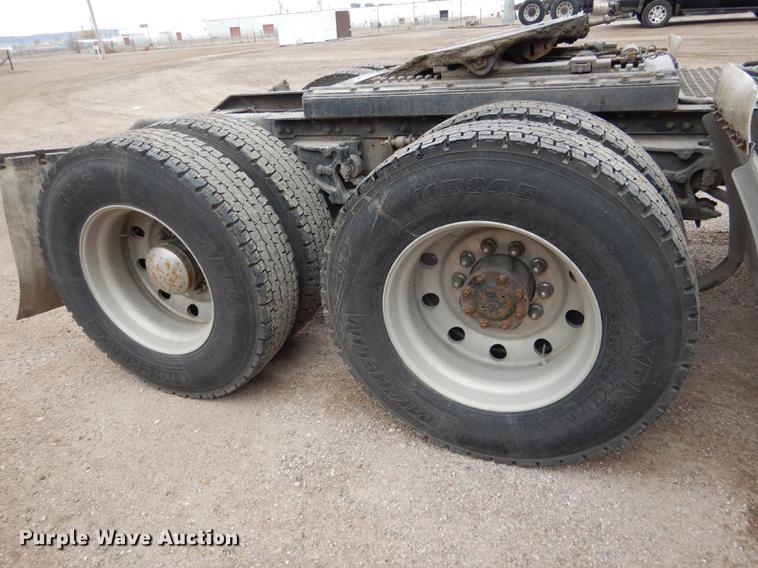 image for item DG5770 2007 Kenworth W900 semi truck